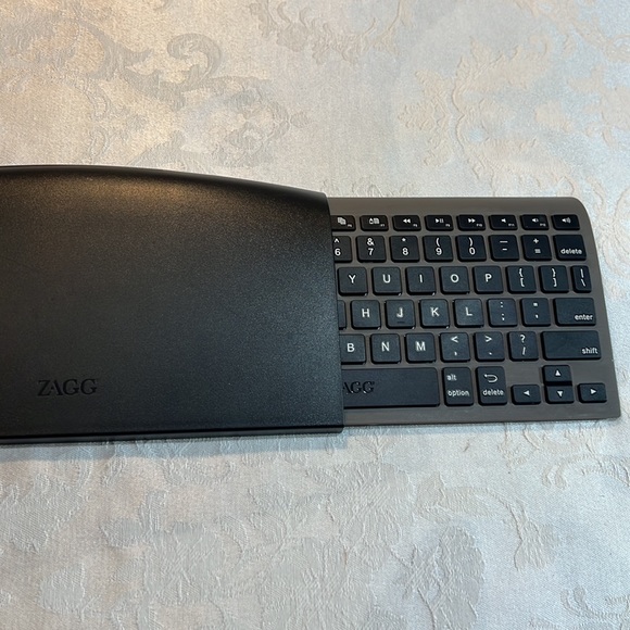 ZAGG | Bluetooth Wireless Windows and MacOS compatible Keyboard - Picture 1 of 5